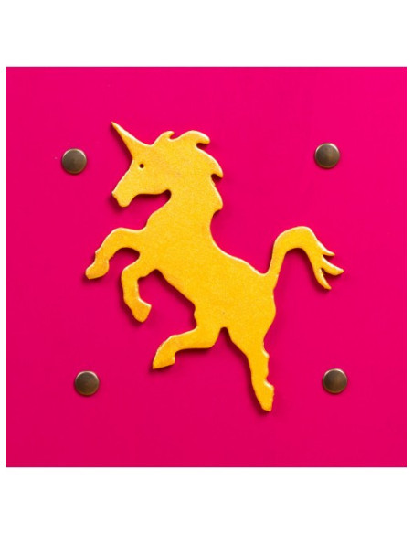 Escut de fusta de color rosa