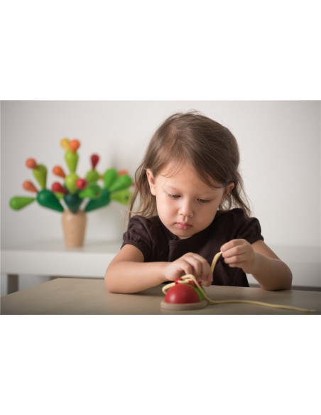 Aprèn a lligar els cordons PlanToys | Sabata educativa de fusta